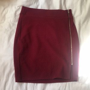 Maroon mini skirt with zipper and slit on side